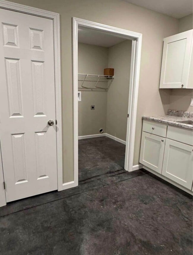 Building Photo - 3-bedroom Duplex