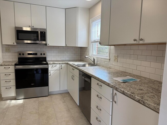 Building Photo - 222 Ross St