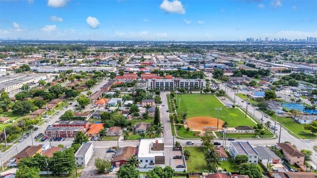 Building Photo - 2400 W 5th Way