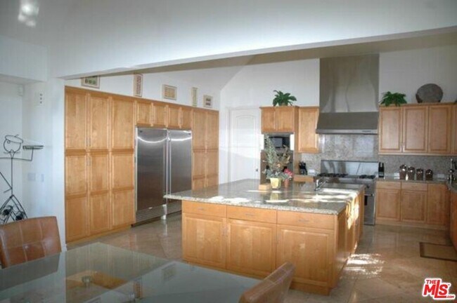 Building Photo - 14445 Mulholland Dr