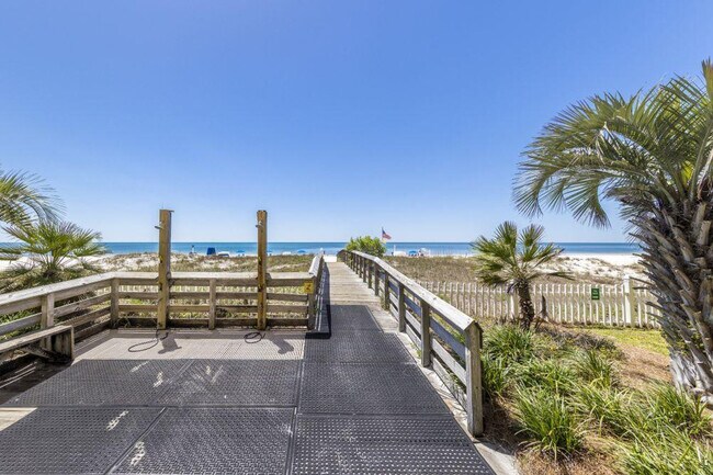 Building Photo - 561 E Beach Blvd