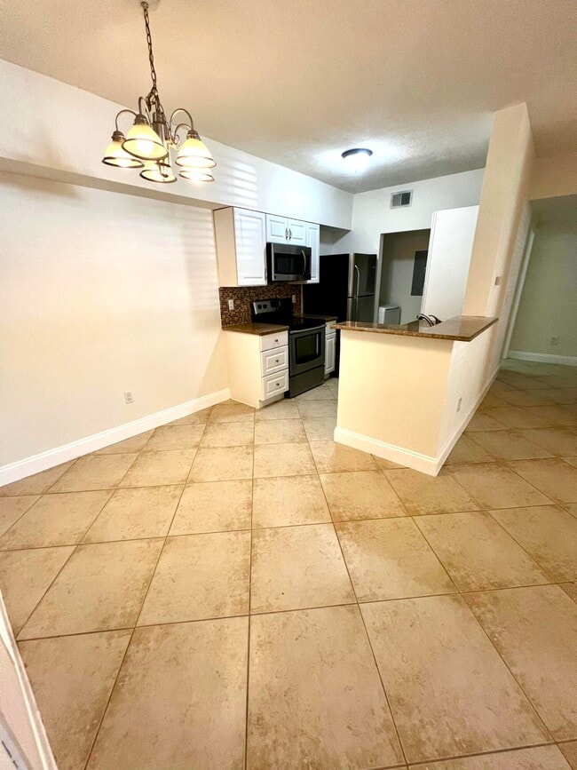 Building Photo - 10354 Fox Trail Rd S