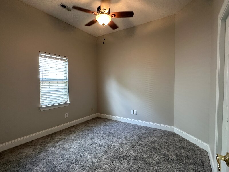 Building Photo - 4722 Lone Tree Ct