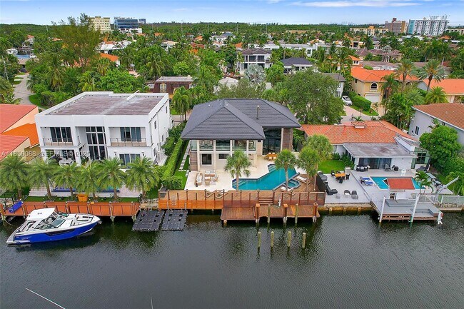 Building Photo - 3343 NE 166th St