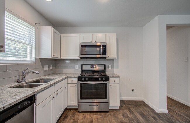 Building Photo - 752 Rd 5138