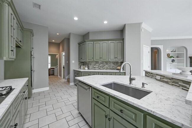 Building Photo - 12004 Mira Mesa Dr