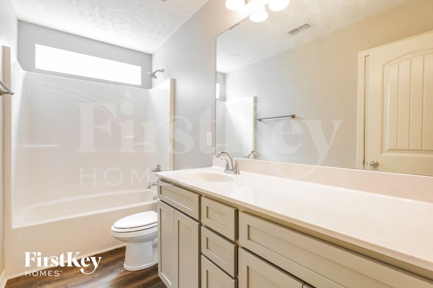 Building Photo - 1924 Albarado Trl