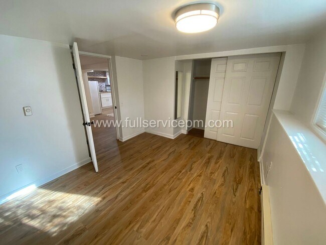 Building Photo - 8008 Roosevelt Way NE