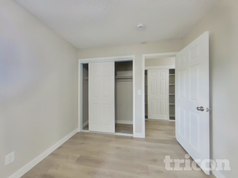 Building Photo - 505 E 40th St