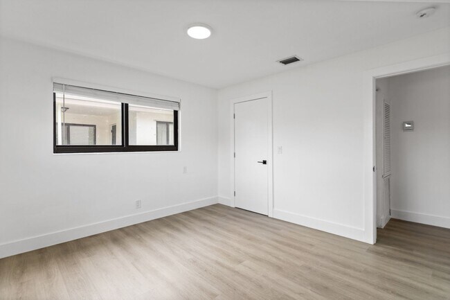 Building Photo - Beautiful home in quiet neighborhood
