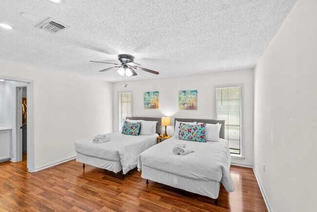 Building Photo - 12336 Perkins Rd