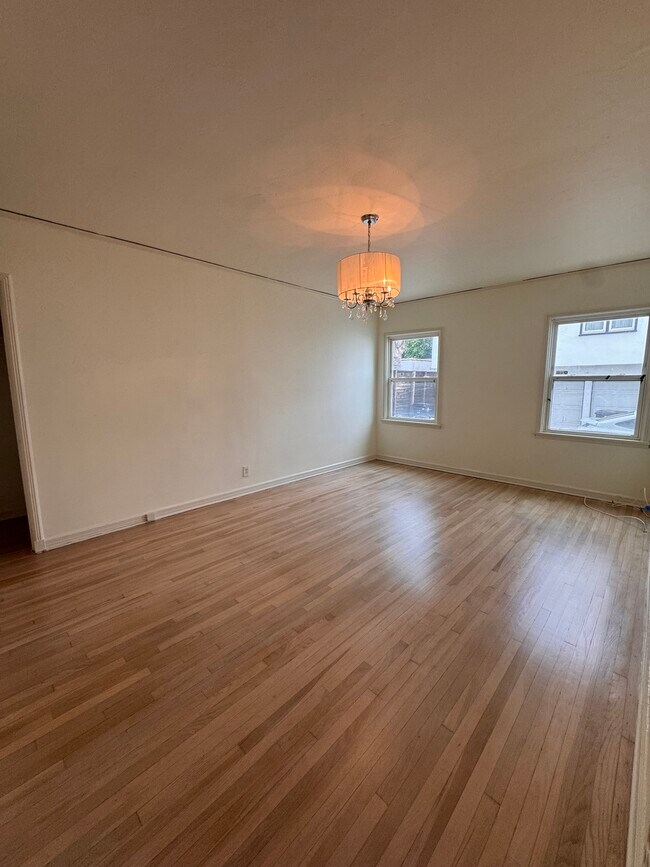 Building Photo - 1426 Hauser Blvd