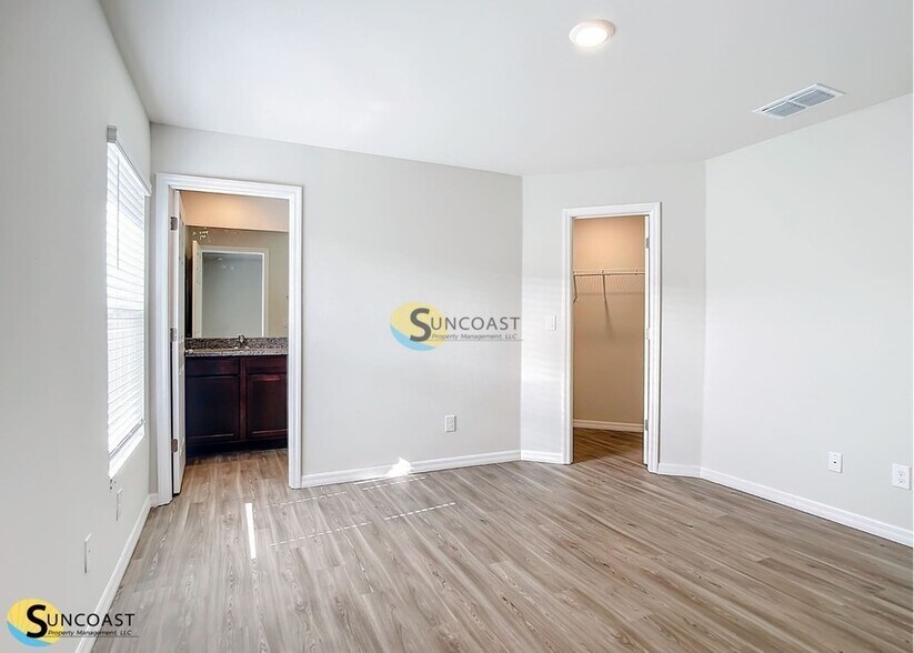 Building Photo - 10405 Kidron Ave