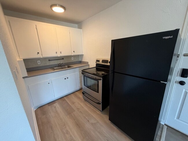 Interior Photo - 901 South Lincoln
