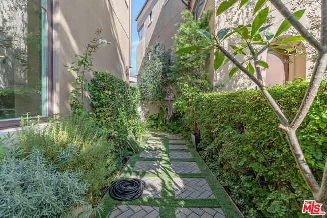 Building Photo - 12860 S Seaglass Cir