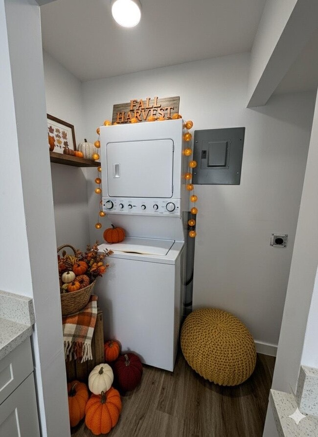 Building Photo - 103 E Tiffany Dr