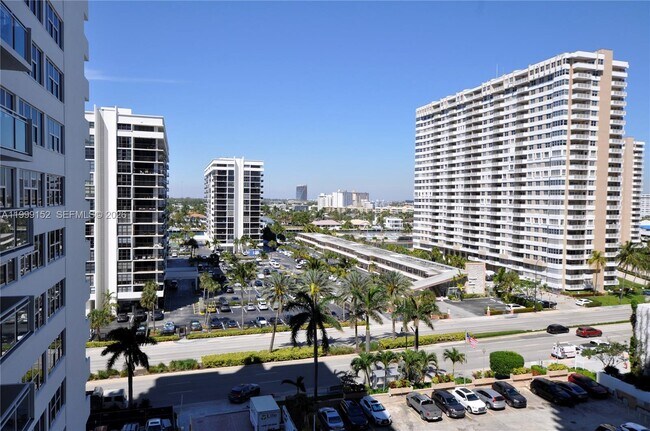 Building Photo - 2030 S Ocean Dr