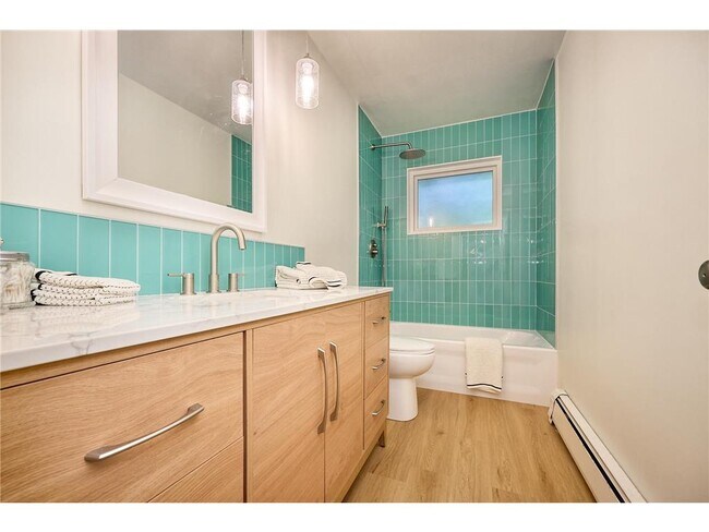 Building Photo - 565 Transit Ave