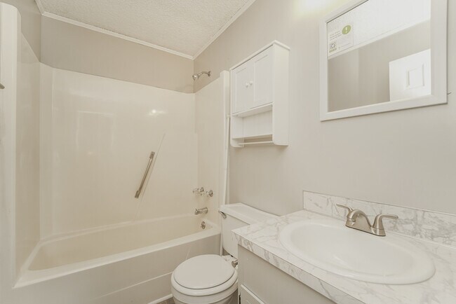 Building Photo - Charming 3 Bedroom in Bessemer City!