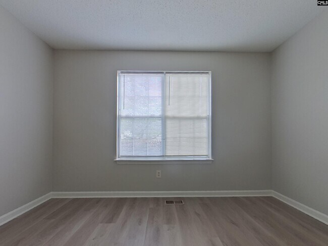 Building Photo - 105 Old Stone Rd