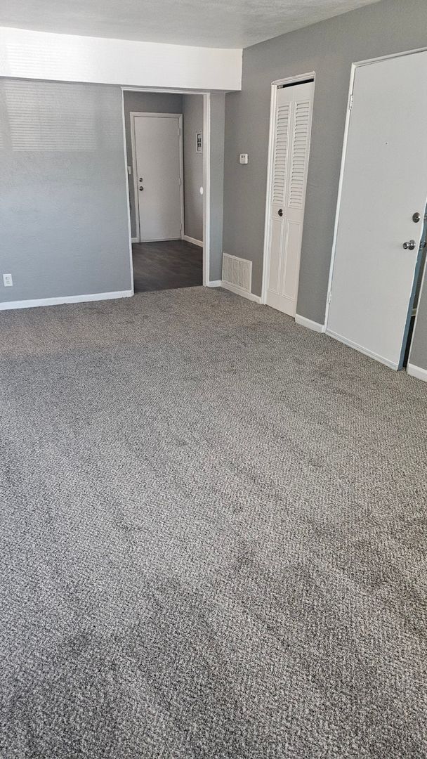 Building Photo - 2 bedroom- HUGE PATIO