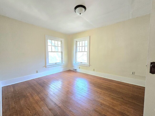 Building Photo - 1226 Blaine Ave