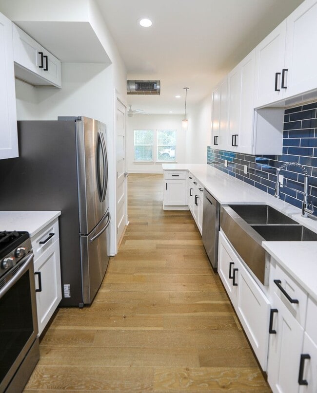 Building Photo - 8 Bedrooms 8 Baths Pre-leasing Now for 202...