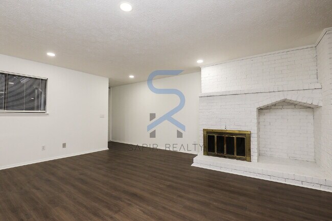 Building Photo - Move in before December 31st and choose your reward: a $250 Amazon Gift Card or a 55" Smart TV!