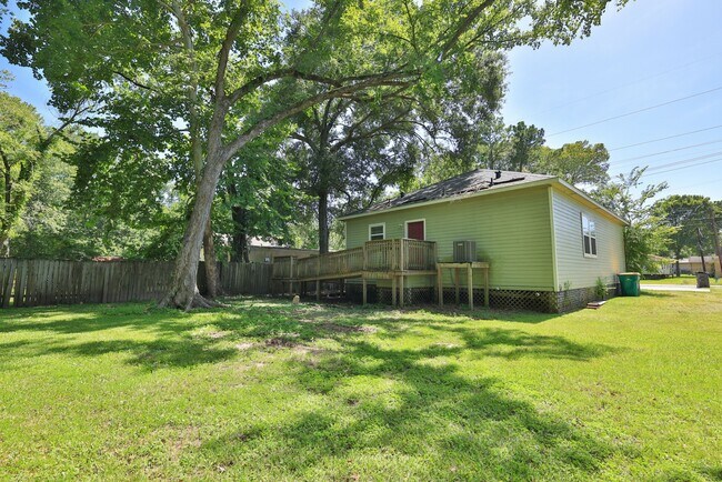 Building Photo - 204 S 13th St