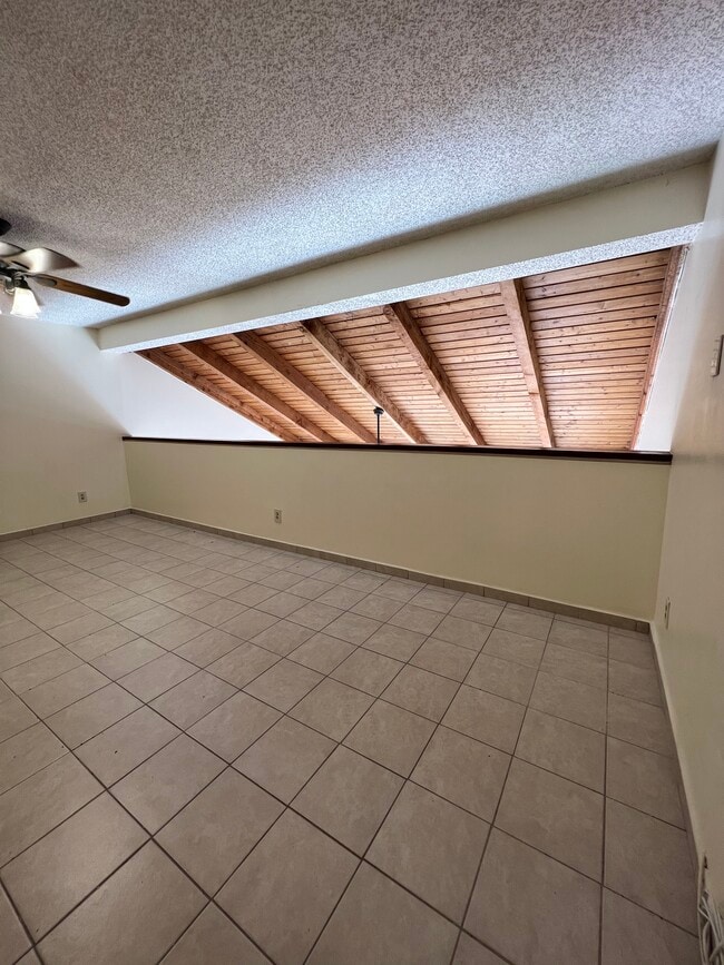 Spacious loft bedroom on 2nd floor - 1424 SW 131st Place Cir E