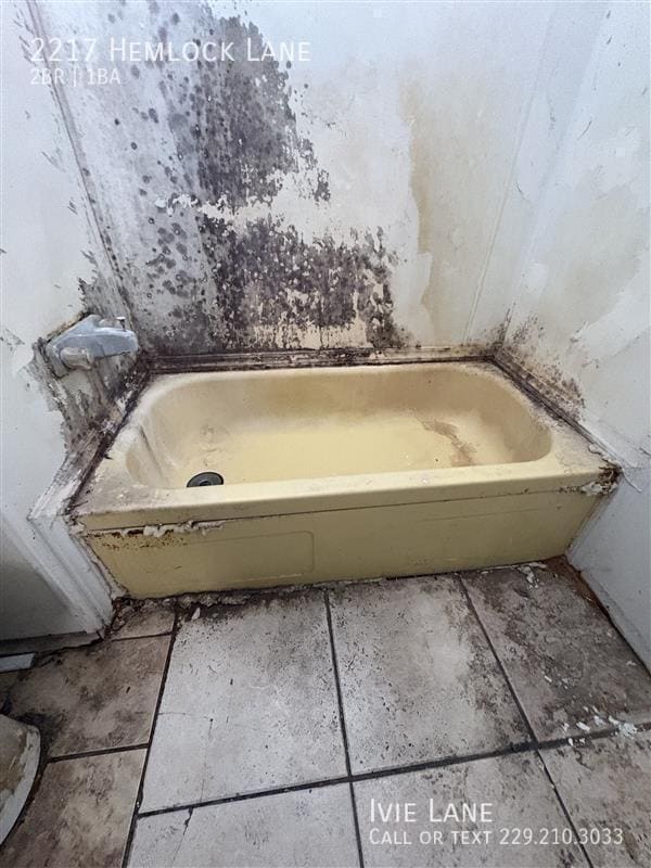 Building Photo - 2217 Hemlock Ln