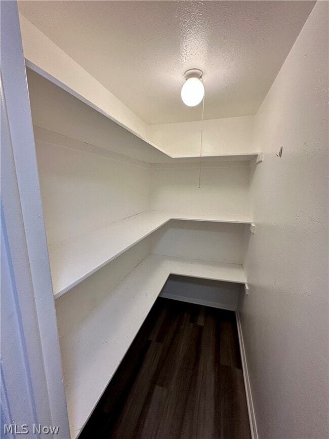 Building Photo - 676 S Shore Ct