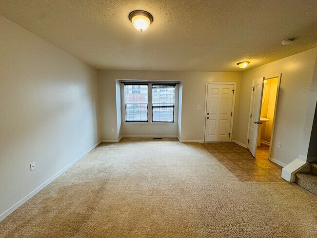 Building Photo - 3 Bed/ 2.5 Bath Townhome close to the interstate - Available 06/08/2026