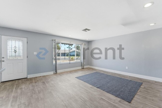 Building Photo - 1228 E Barbara Dr
