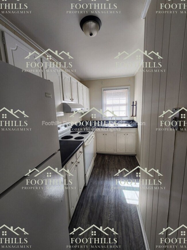 Building Photo - 203 Guthrie Rd