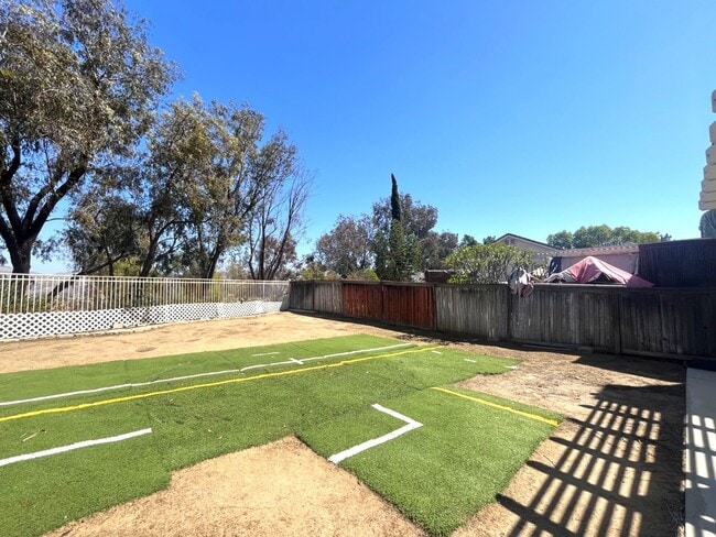 Building Photo - 4 bed, 2.5 bath located in Corona, CA!