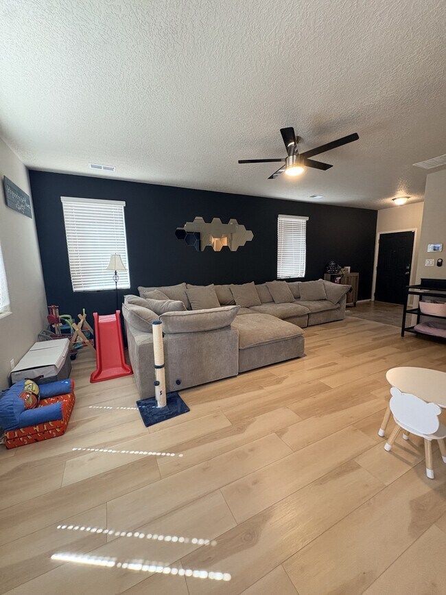 Building Photo - 9332 Warm Stone St