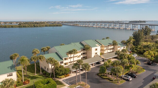 Building Photo - 1820 Tarpon Ln