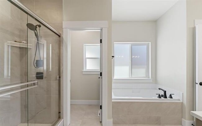 Building Photo - 4 Bedroom Home - Meridian