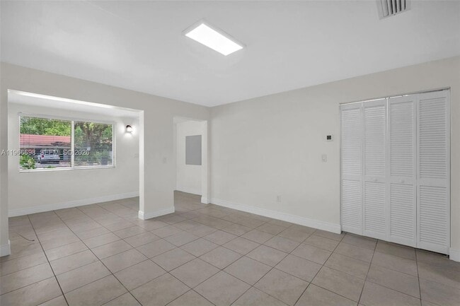 Building Photo - 1548 NE 131st Ln