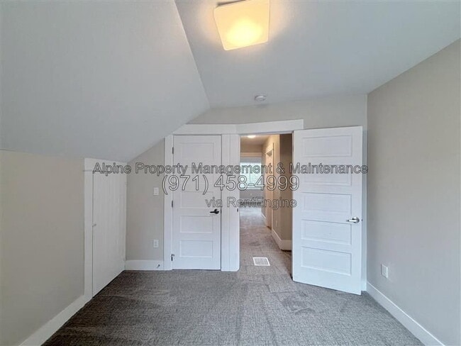 Building Photo - 5004 SE 38th Ave