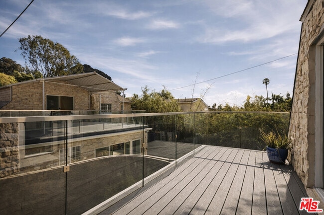 Building Photo - 2633 N Commonwealth Ave