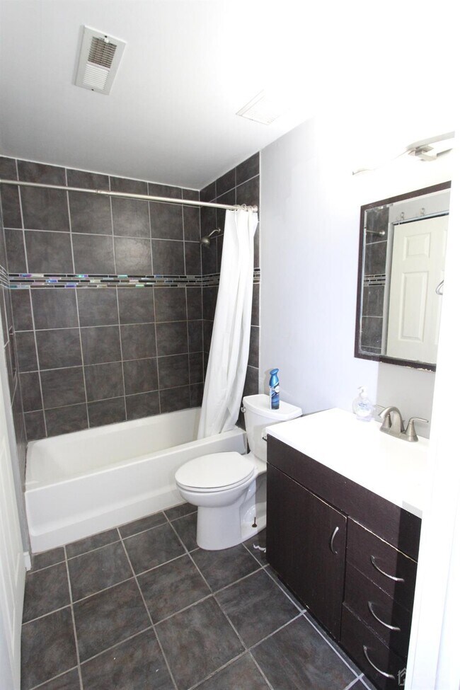 Building Photo - 604 Ravens Crest Dr