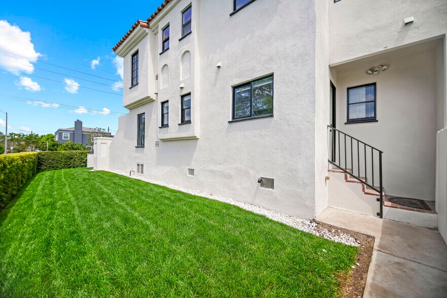 Building Photo - 1146 S Stanley Ave
