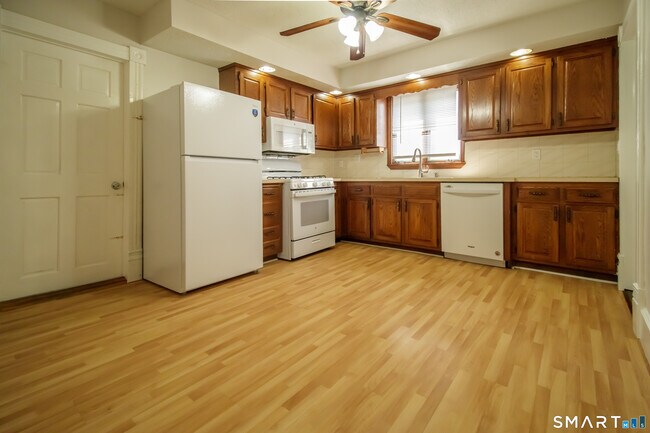 Building Photo - 13 Ingraham Pl