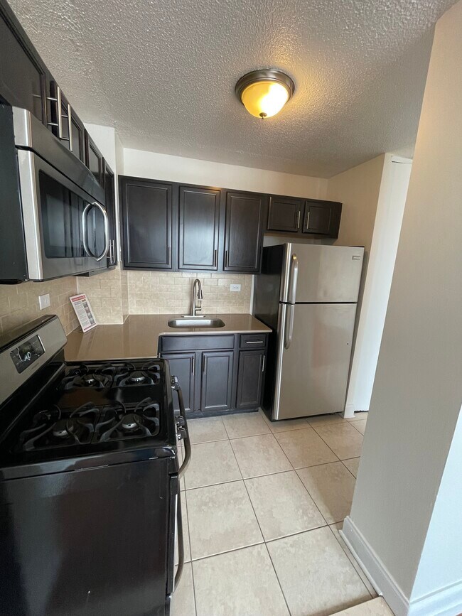 Building Photo - 3333 Broadway