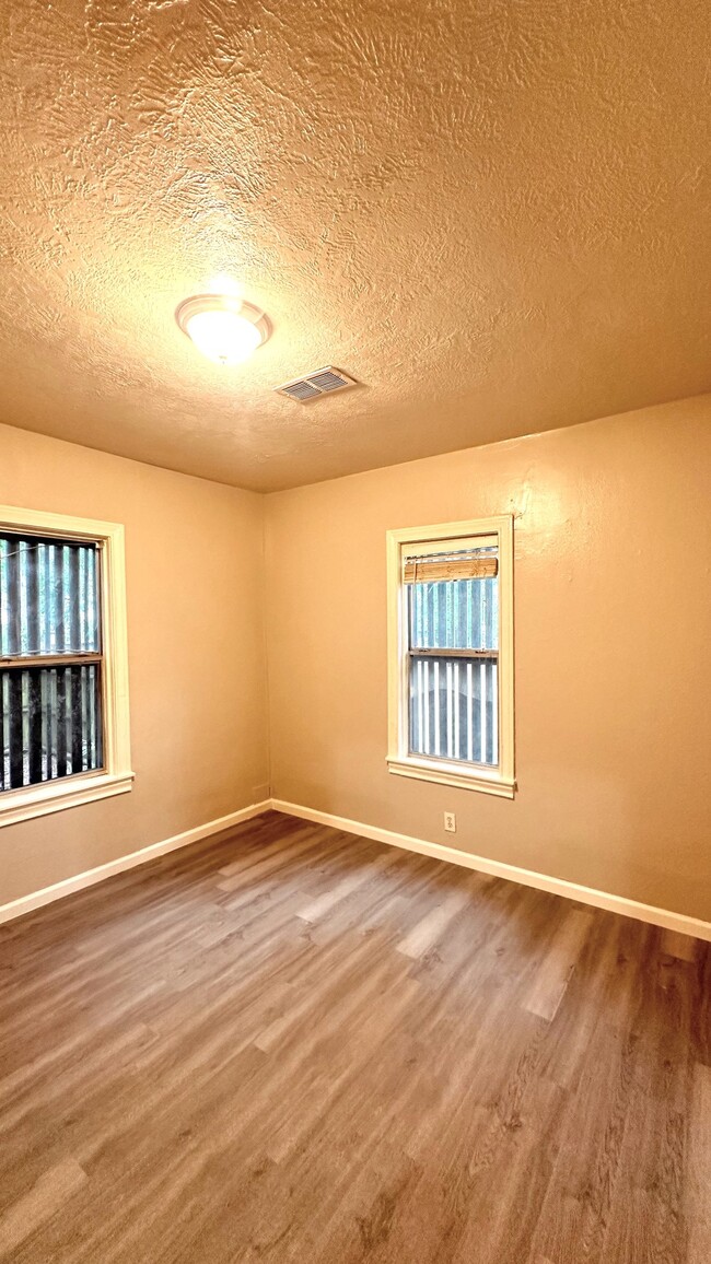 Building Photo - 330 Gordy Rd