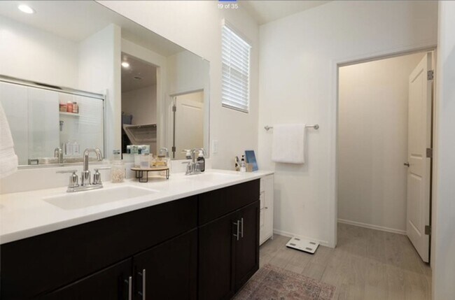 Building Photo - Beautifully Upgraded 4 - Bedroom 2 - Bath ...