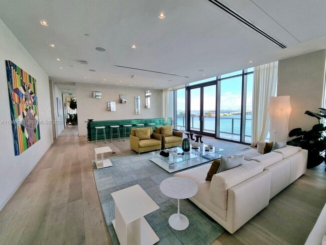 Building Photo - 3131 NE 7th Ave