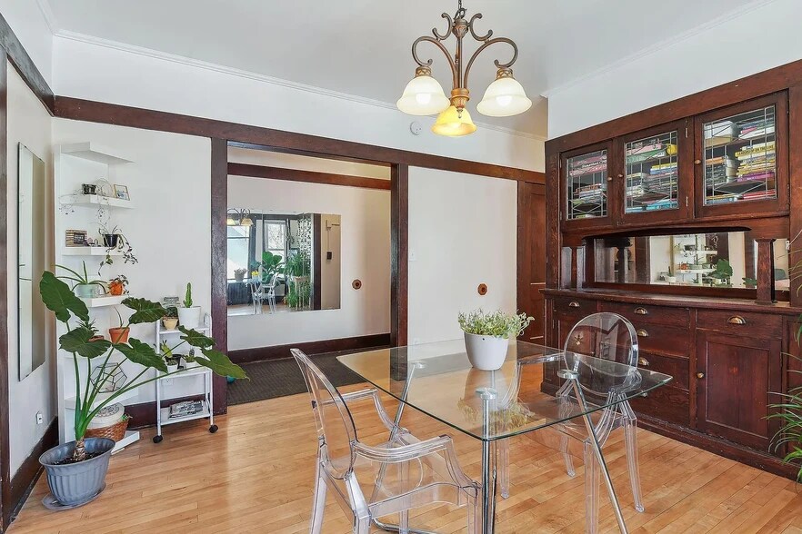 Dining - 1612 Van Buren Ave